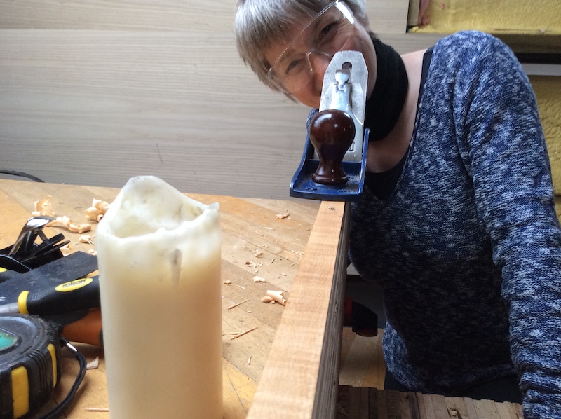 Jacqueline sighting along the plane